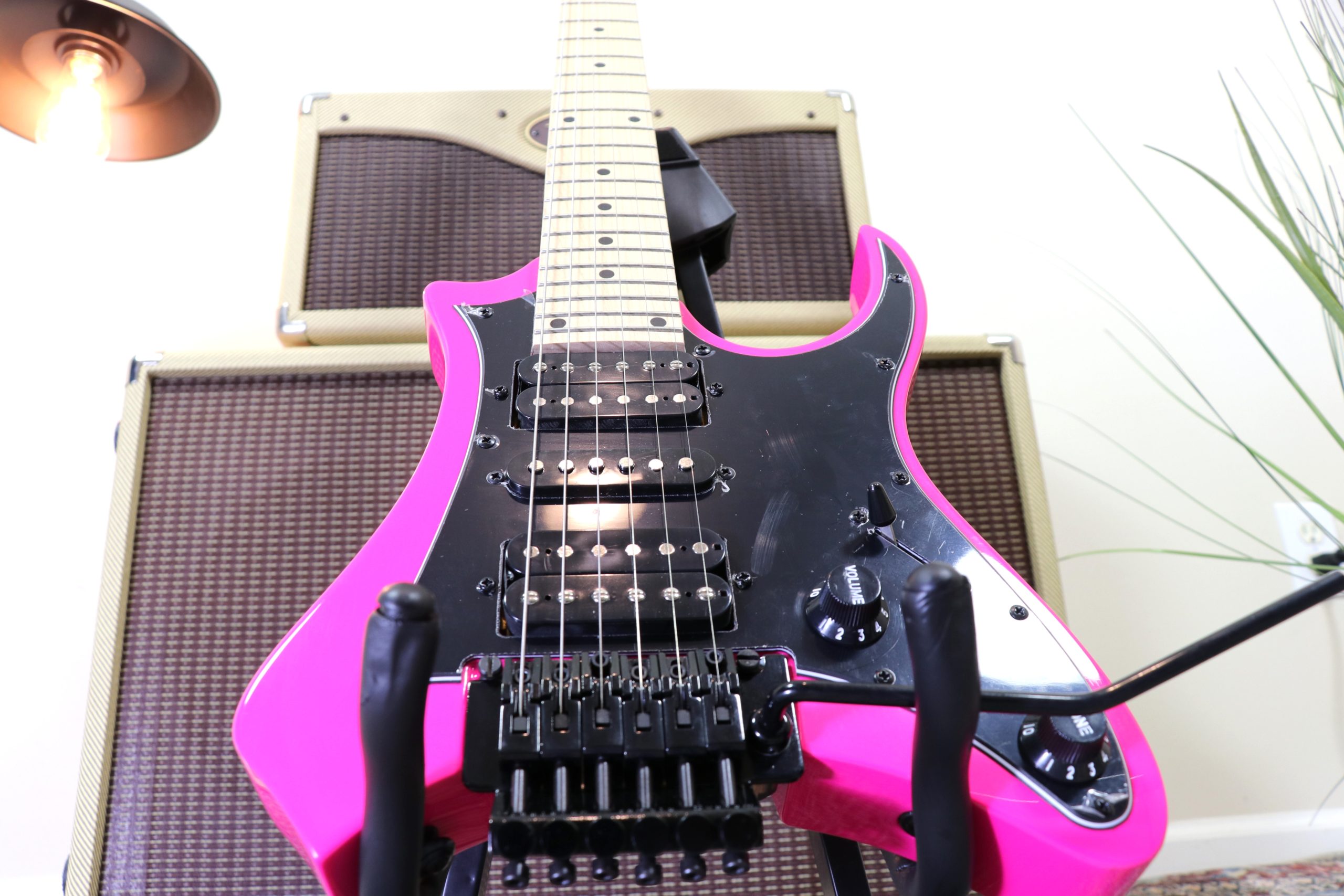 Traveler Guitar Vaibrant 88 Standard Hot Pink Never Owned